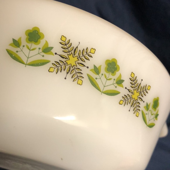 1 1/2 quart Anchor Hocking Green Meadow Oven Proof Milk Glass Round Casserole - Picture 5 of 5